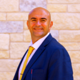 Headshot Loria - Giovanni Loria