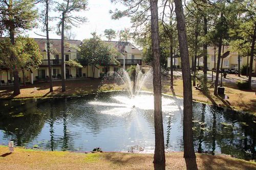 Links-Golf-Racquet-Club-pond_fountain_34