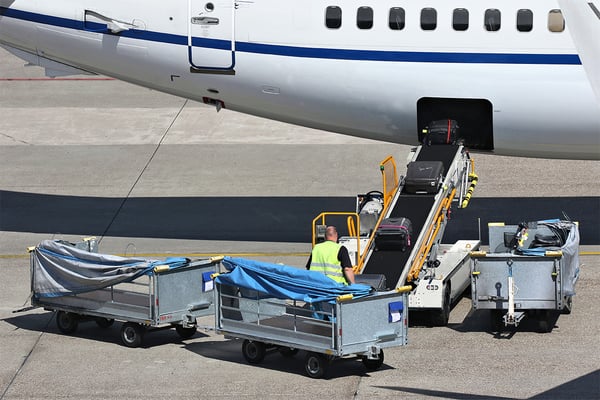 aviation_website_0001_airline services-provide a safe and reliable experience-loose luggage being loaded