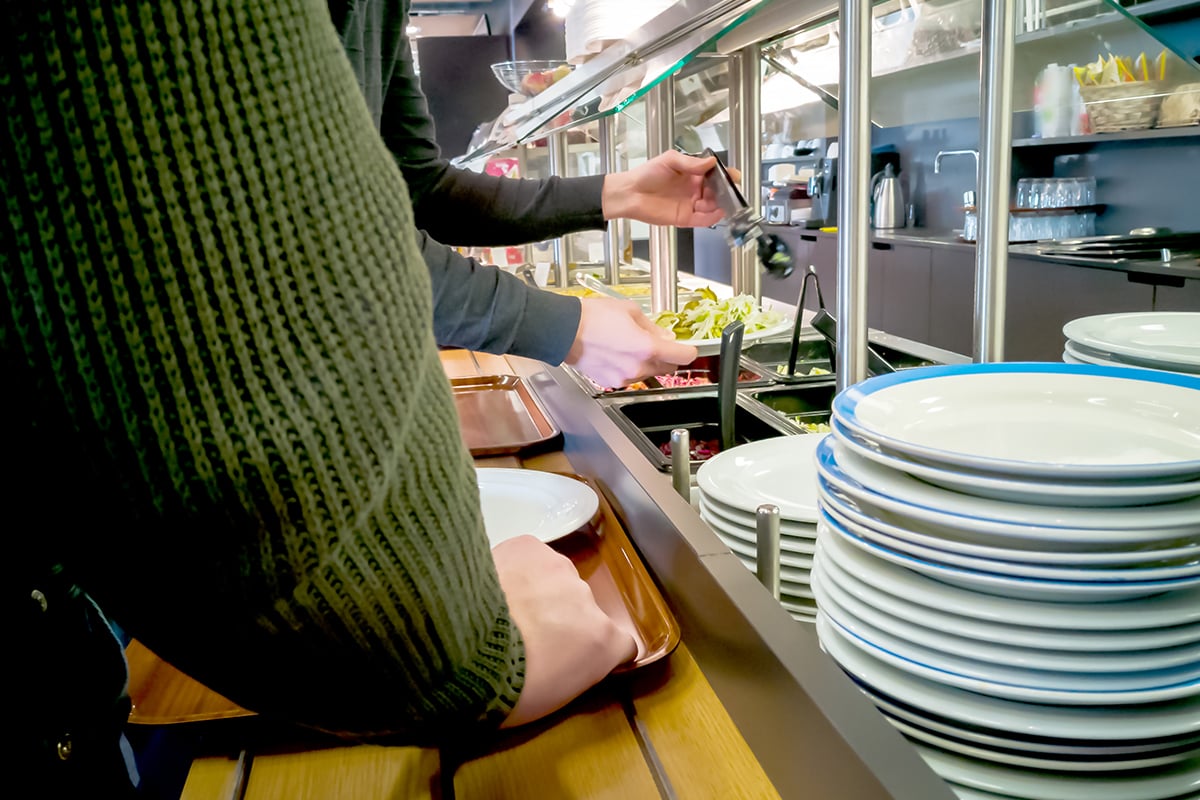 education_website_0001_dining services-restaurant-style dining services for colleges and universities-waiting to pick fo