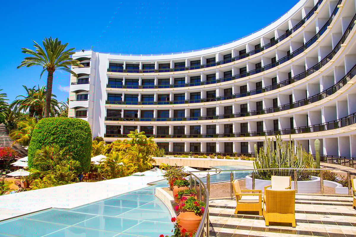 resorts and timeshares_website_0002_resorts & timeshare-get in touch-resort building